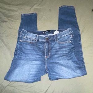 Hollister woman jeans size 9 short